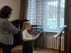 Мастер-класс преподавателя оркестрово-струнного отделения Коршуновой Ларисы Александровны